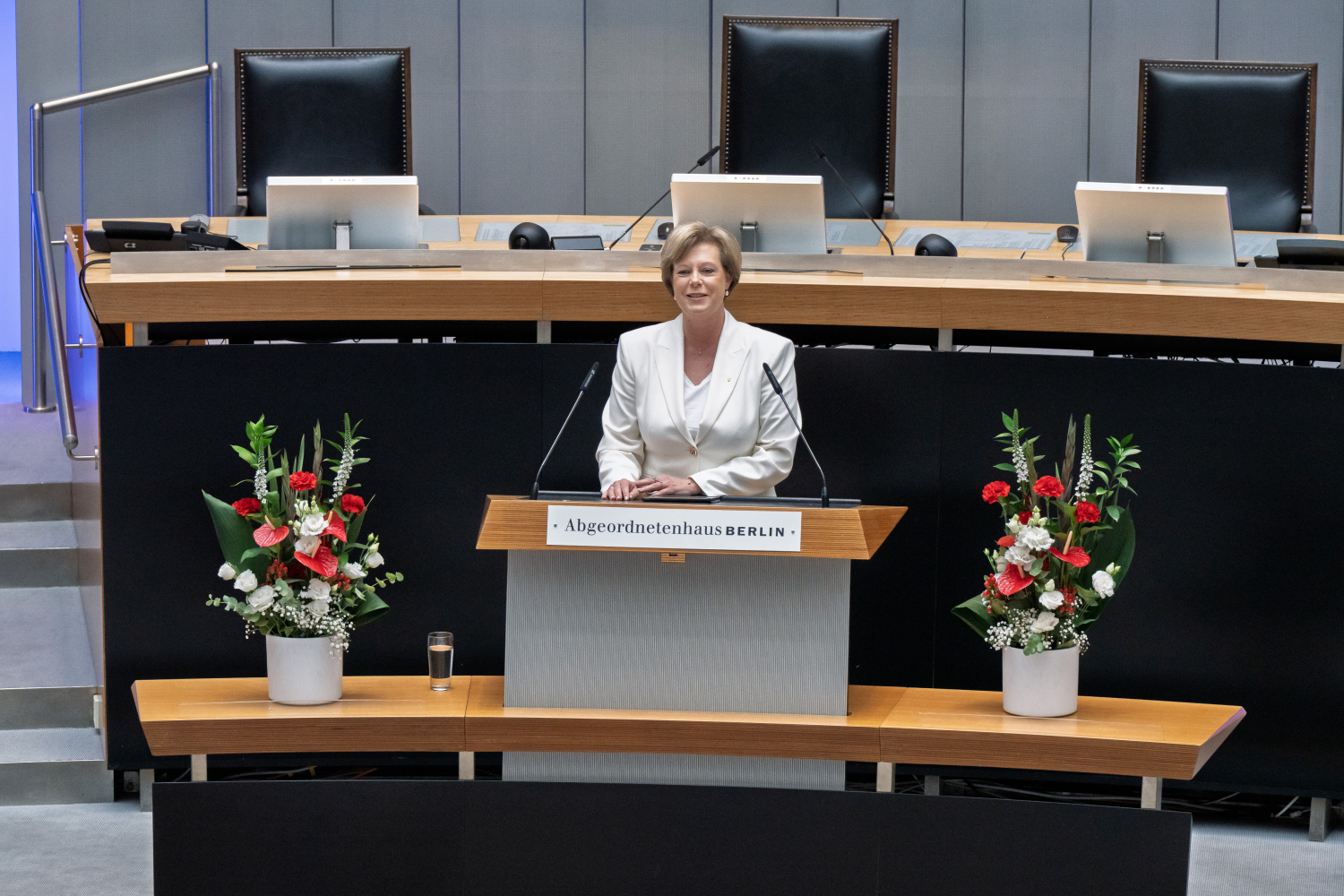 Die Präsidentin des Abgeordnetenhauses, Cornelia Seibeld, spricht zum Sitzungssaal