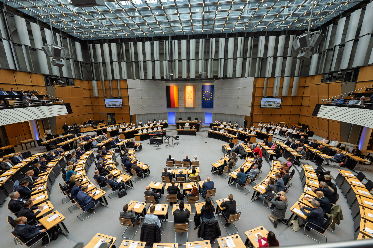Ansicht des Sitzungssaals von der Tribüne