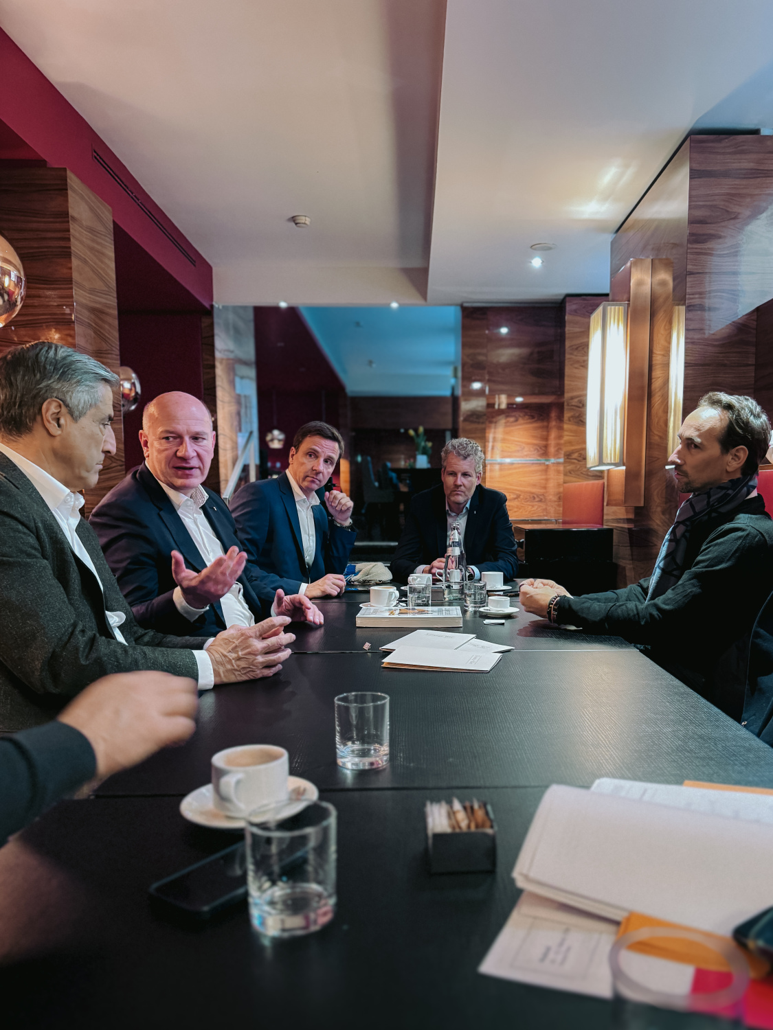 Kai Wegner besucht die Olympischen Winterspiele - Tag 1