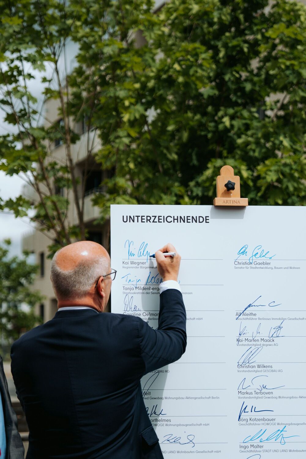 Kai Wegner unterzeichnet die Roadmap 2.0