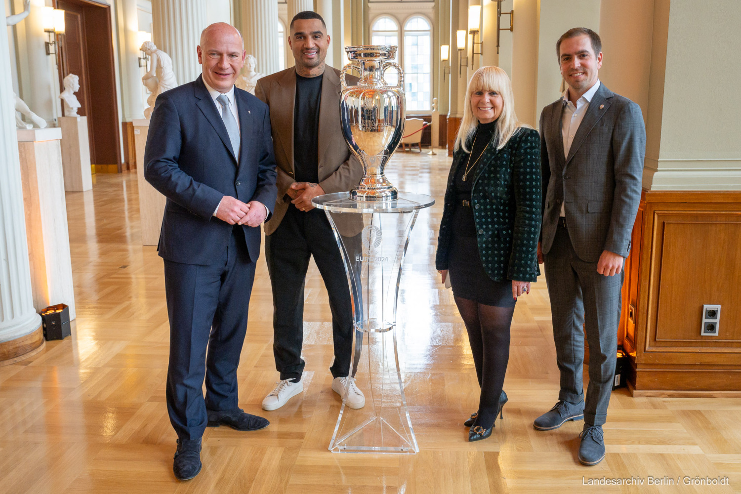 Begrüßung des Uefa-Pokals in Berlin