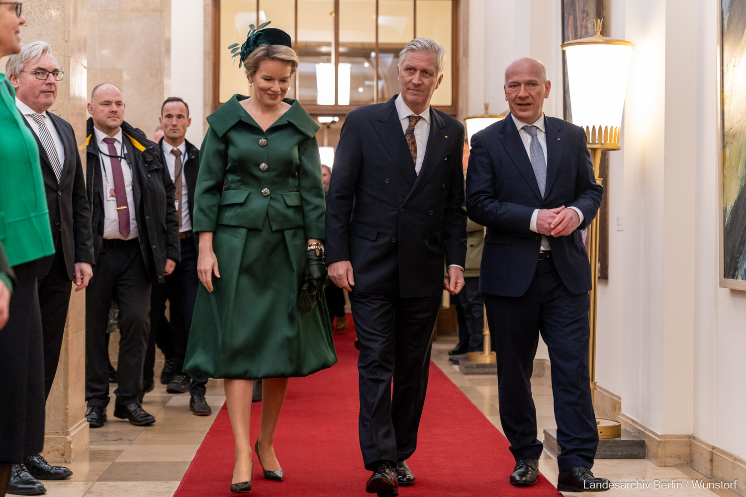 Das belgische Königspaar ist zu Beginn seines Staatsbesuchs von Berlins Regierendem Bürgermeister Kai Wegner begrüßt worden