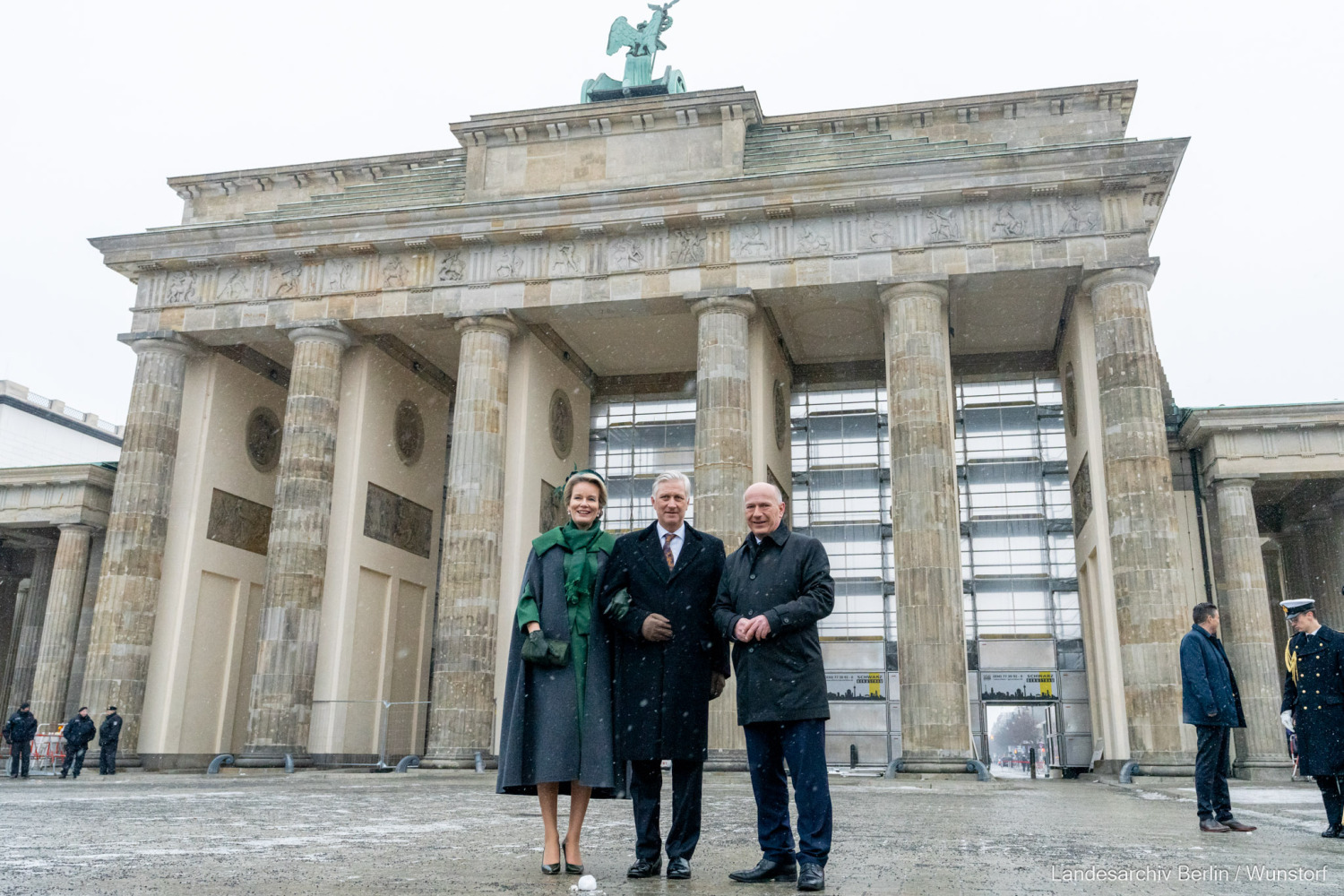 Das belgische Königspaar ist zu Beginn seines Staatsbesuchs von Berlins Regierendem Bürgermeister Kai Wegner begrüßt worden