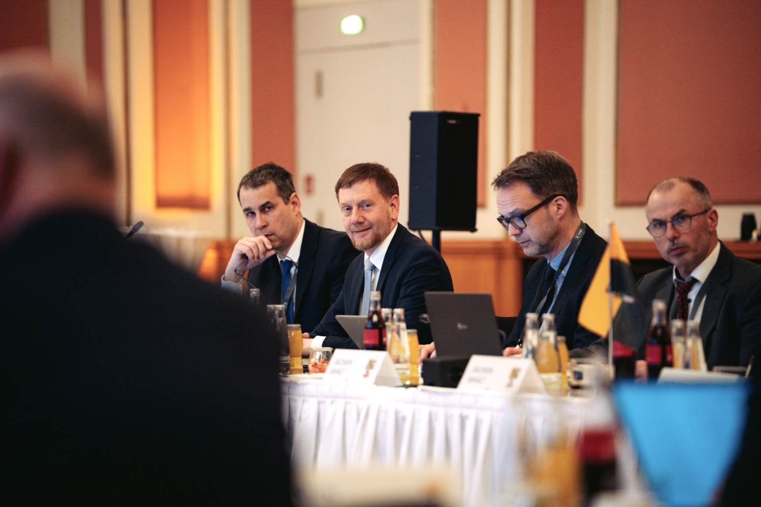 Michael Kretschmer während der Konferenz