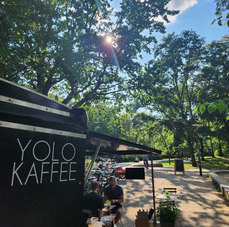 Kaffee-Ape von @yolo__kaffee Berlin im Park