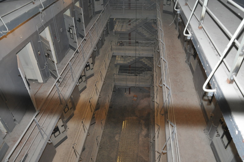 Blick aus der 5. Etage in den Gefängnis-Innenhof
