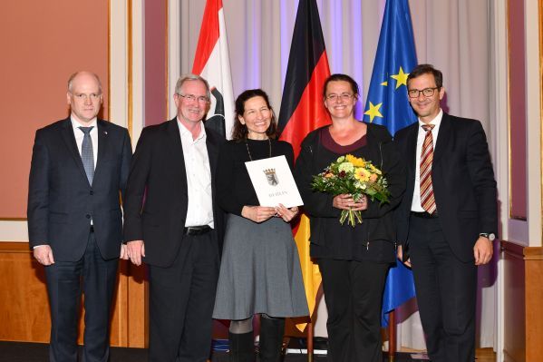 Ehrung der Nominierten, Gruppenbild mit dem Europastaatssekretär und dem Vertreter der Europäischen Kommission