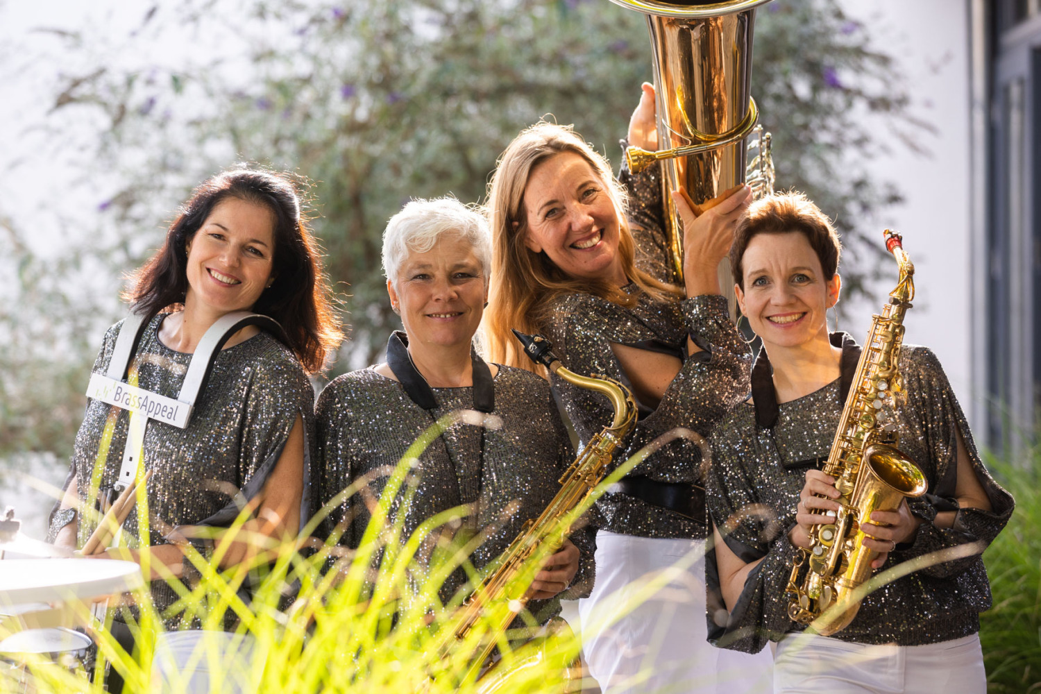 4 Frauen mit Musikinstrumenten