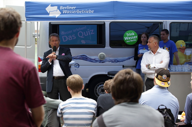Senator Nußbaum beim Berliner Wasser Mobil