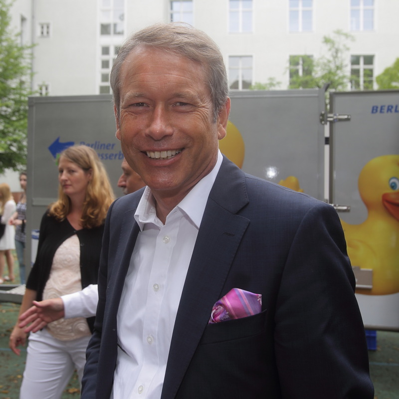 Senator Nußbaum beim Berliner Wasser Mobil