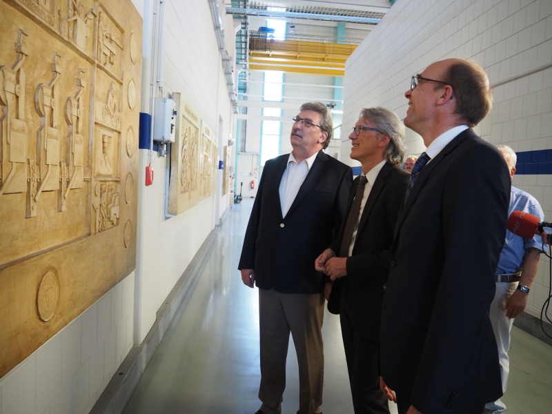 Finanzsenator Dr. Matthias Kollatz-Ahnen und der Präsident des Abgeordnetenhauses Ralf Wieland bei einem Informationsbesuch in der Staatlichen Münze