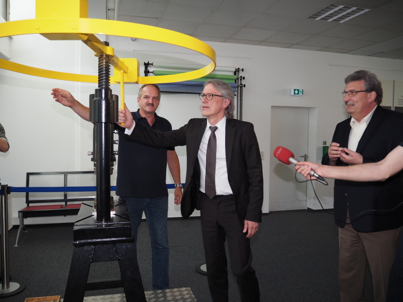 Finanzsenator Dr. Matthias Kollatz-Ahnen und der Präsident des Abgeordnetenhauses Ralf Wieland bei einem Informationsbesuch in der Staatlichen Münze