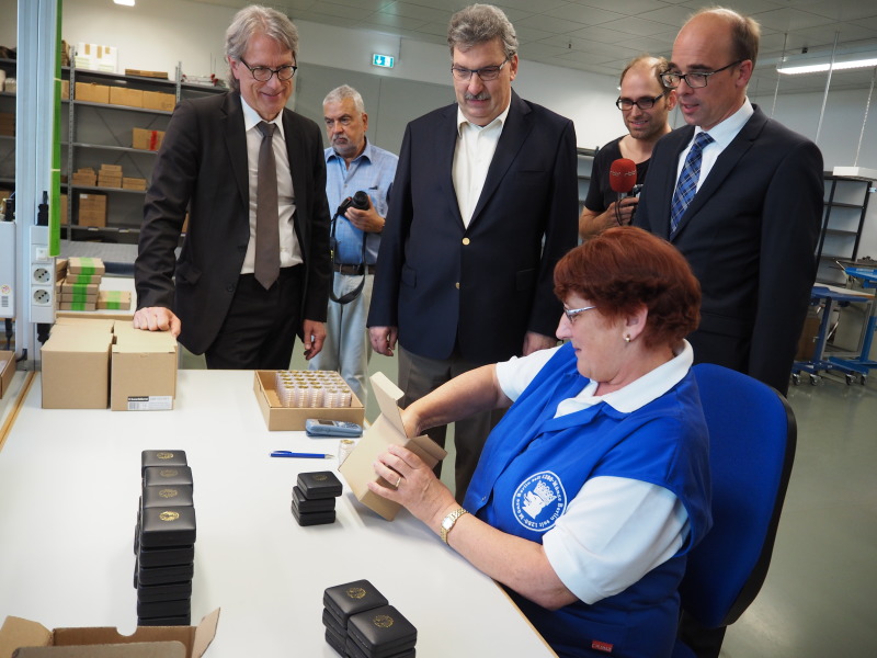 Finanzsenator Dr. Matthias Kollatz-Ahnen und der Präsident des Abgeordnetenhauses Ralf Wieland bei einem Informationsbesuch in der Staatlichen Münze