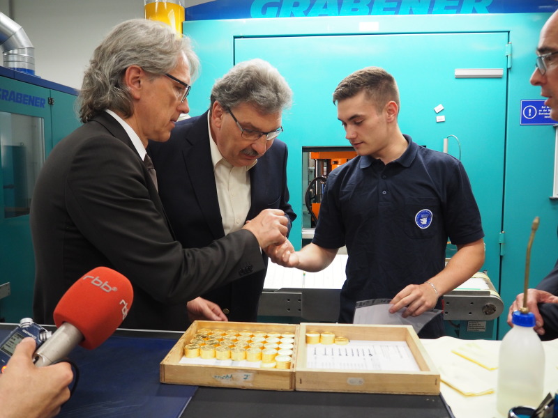 Finanzsenator Dr. Matthias Kollatz-Ahnen und der Präsident des Abgeordnetenhauses Ralf Wieland bei einem Informationsbesuch in der Staatlichen Münze