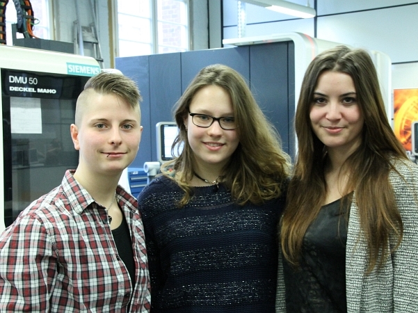 Die Berliner Girls'-Day-Botschafterinnen Janine, Samira und Yasmine (v.l.) 
