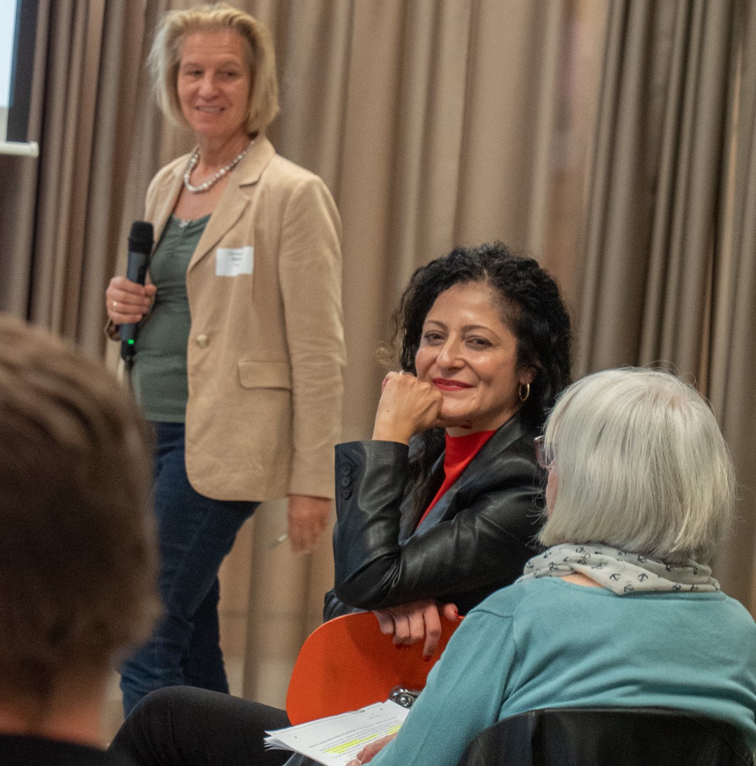 Senatorin Cansel Kiziltepe beim Bürger:innenforum