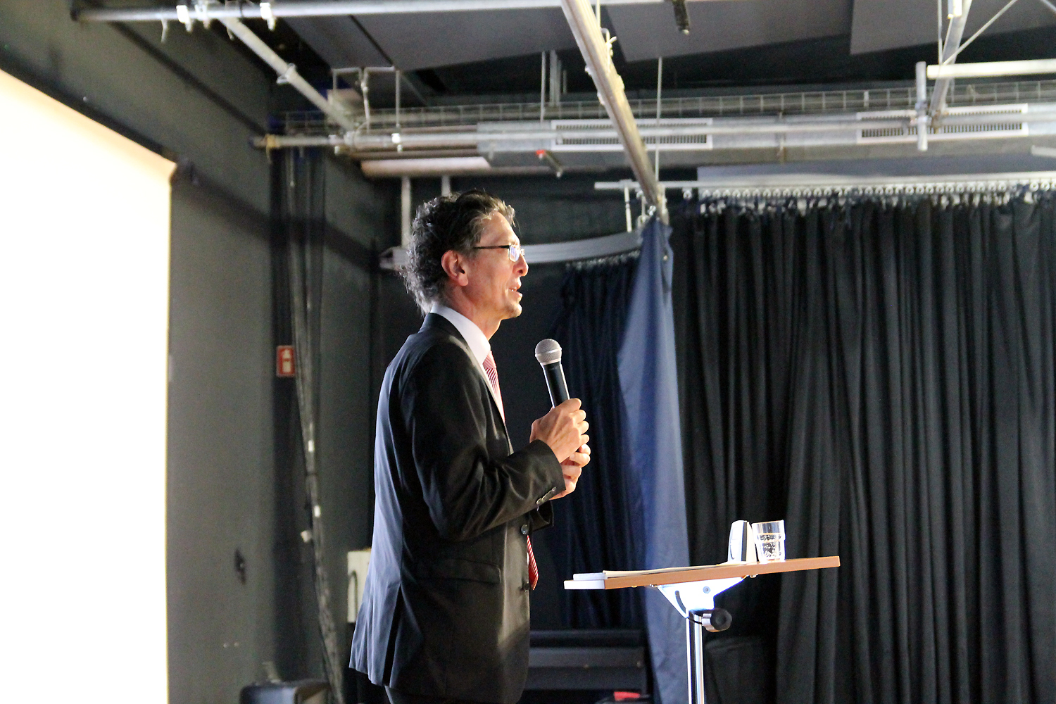 Staatssekretär Gaebler spricht auf der 1. Berliner Strategiekonferenz zur Wohnungslosenhilfe am 10. Januar 2018