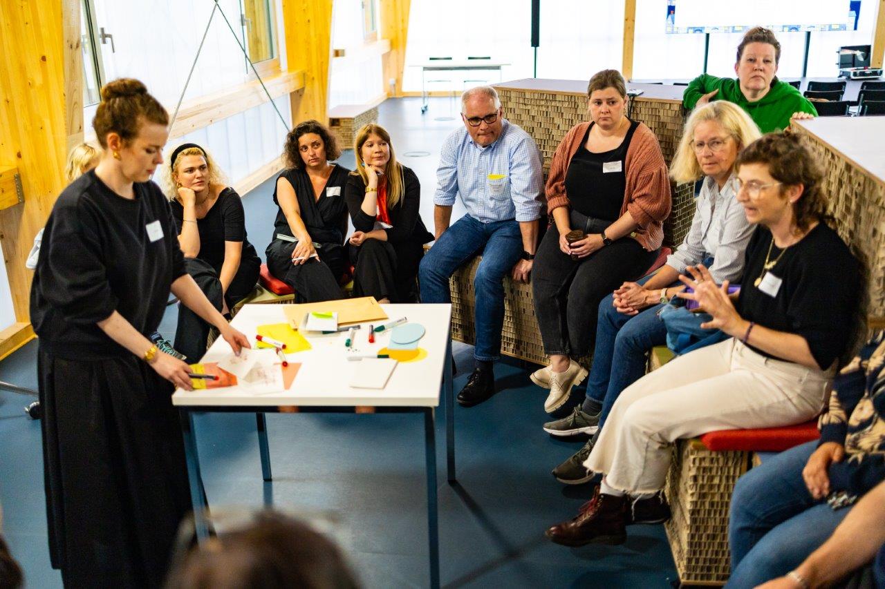 Workshop-Teilnehmer*innen erarbeiten Vorschläge zur Weiterentwicklung der Leitlinien.