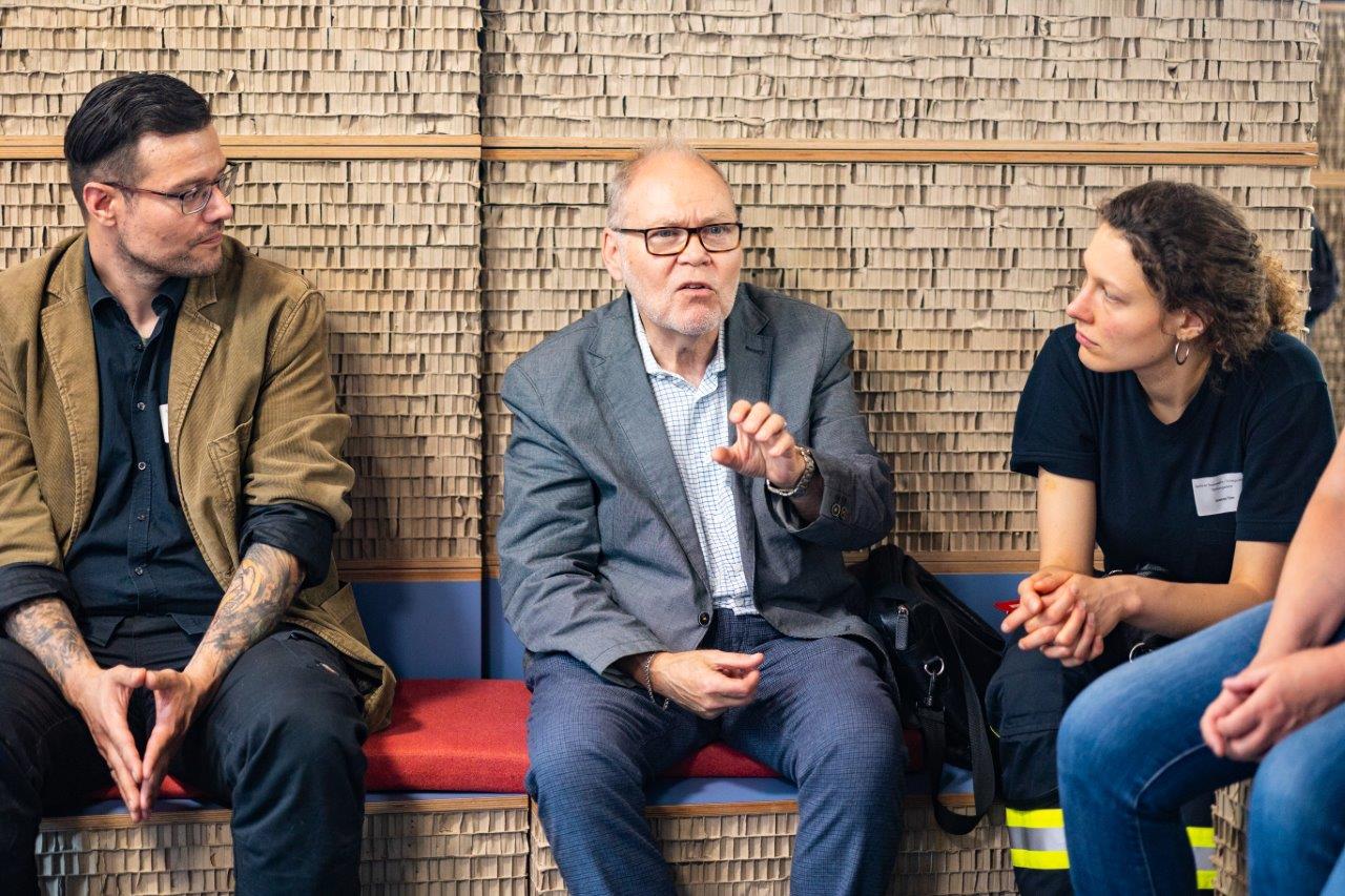 Workshop-Teilnehmer*innen im fachlichen Austausch.