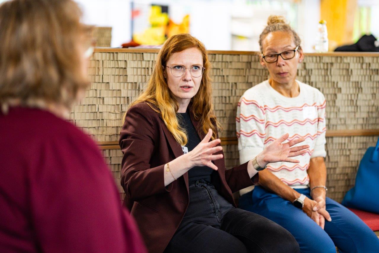 In einem Workshop werden Vorschläge zur Verbesserung der Versorgung von wohnungslosen Menschen mit psychischen bzw. Suchterkrankungen erarbeitet.