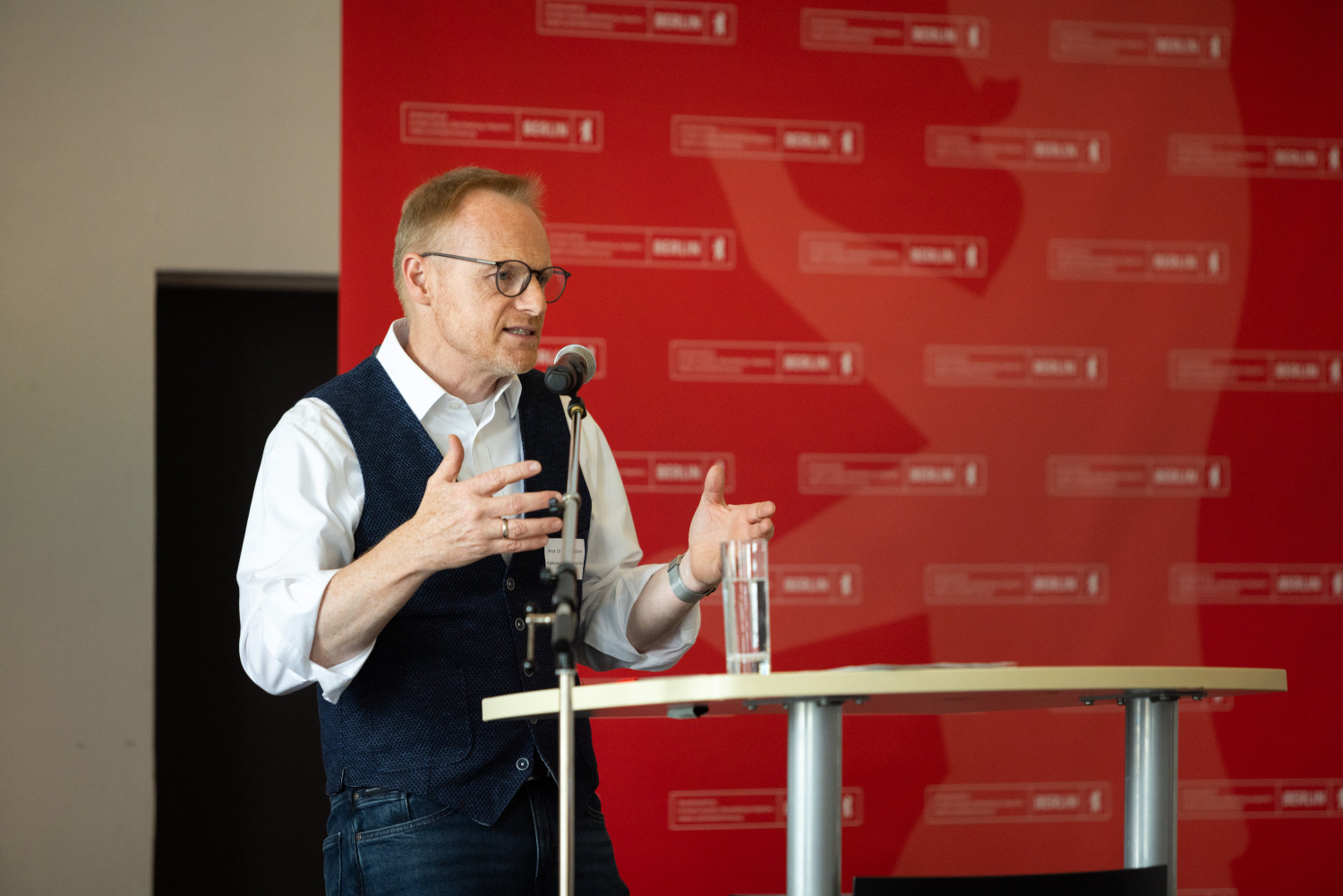 Prof. Dr. Jens Wurtzbacher bewertet die neuen Leitlinien der Wohnungsnotfallhilfe und Wohnungslosenpolitik in Berlin.