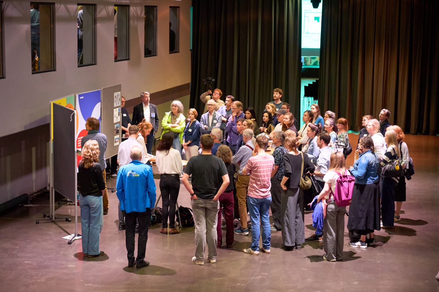 In Dialogstation 2 wird zu innovativen Ansätzen zukunftsfähiger Infrastrukturen diskutiert.