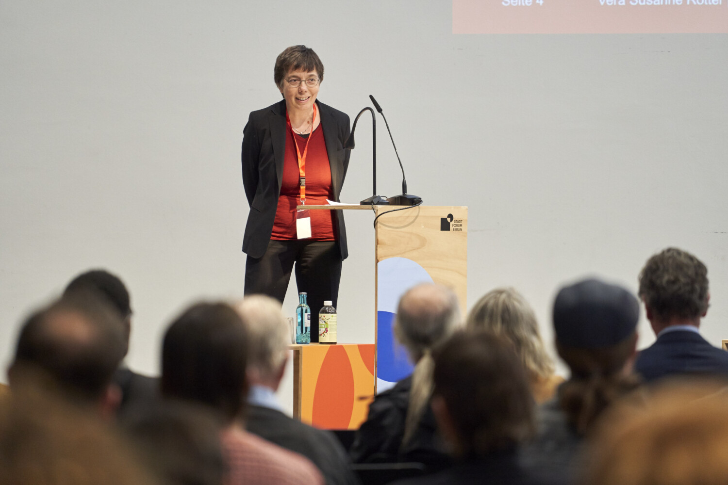 Prof. Dr. Vera Susanne Rotter, TU Berlin, Leitung Fachgebiet für Kreislaufwirtschaft und Recyclingtechnologie führt in einer Keyote in das Thema ein