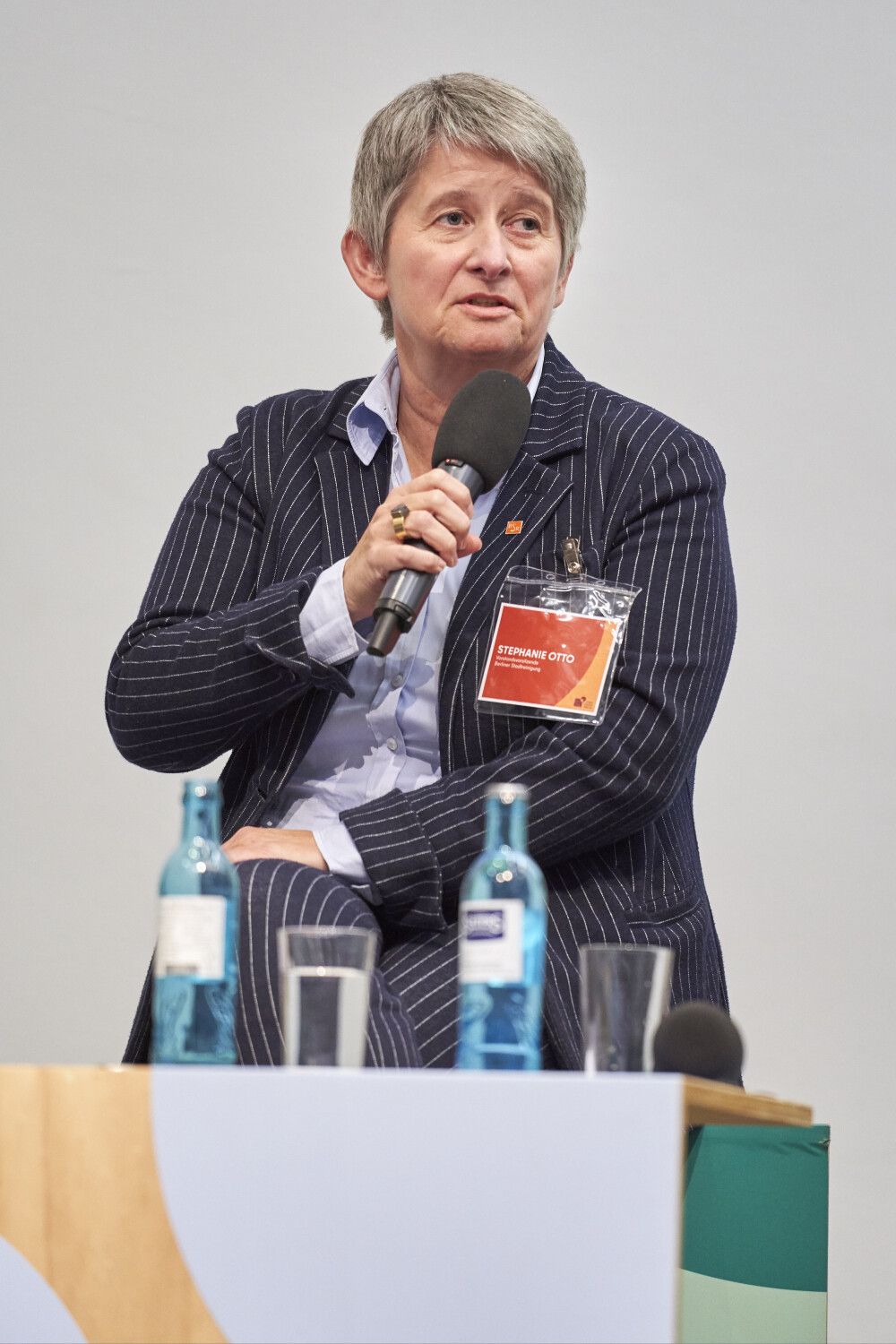 Stephanie Otto, Vorstandsvorsitzende der Berliner Stadtreinigung, in der Podiumsdiskussion