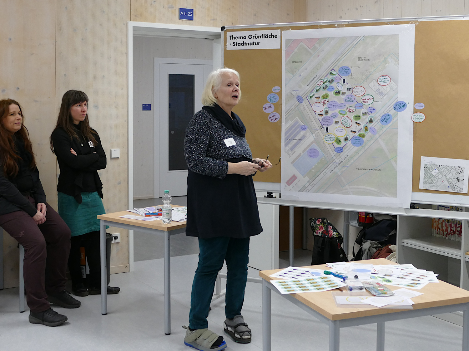 Beteiligung Werneuchener Wiese. Landschaftsarchitektin Brigitte Gehrke erläutert die Ergebnisse der Arbeitsgruppe Grünfläche/Stadtnatur