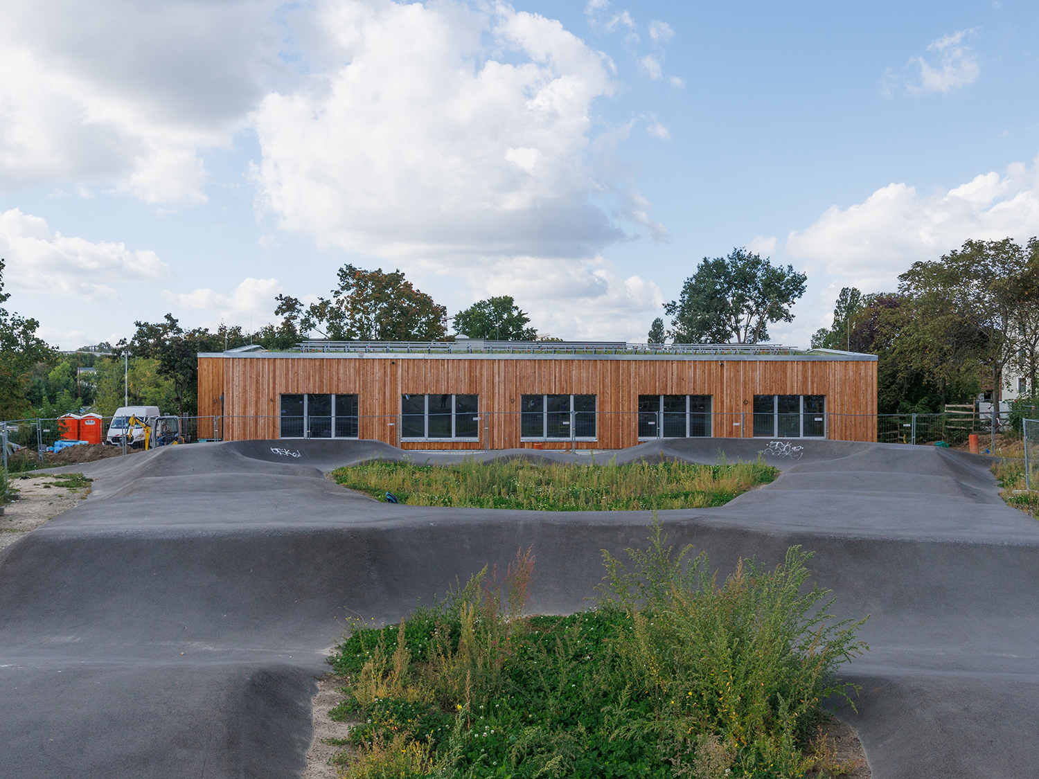 Hellersdorfer Jugendclub Senfte 10 mit Pumptrack
