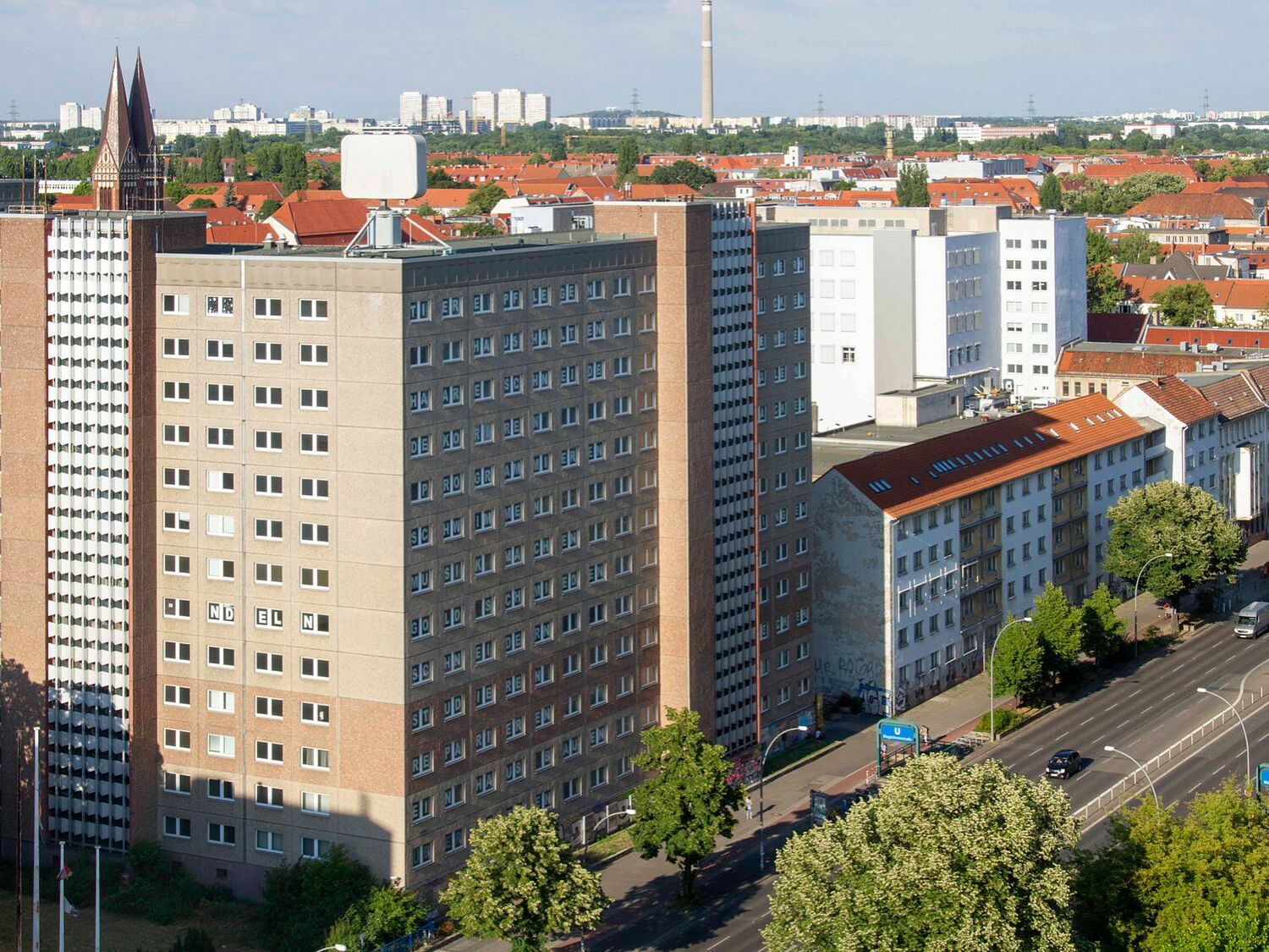 Blick auf das Gelände der ehemaligen Stasizentrale an der Frankfurter Allee