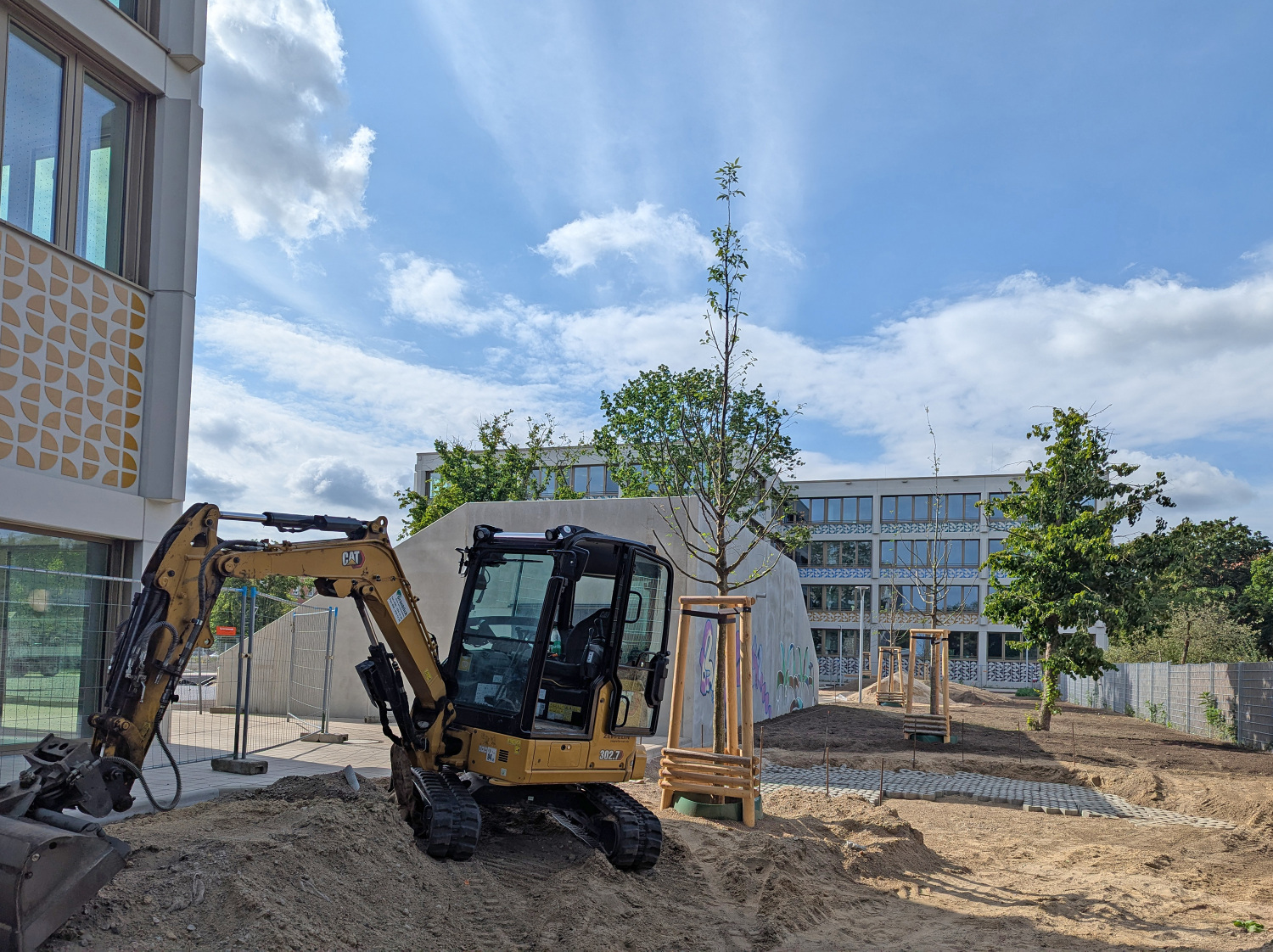 Grundschule Reinickendorfer Straße, Baumpflanzung (Neubau von modularen 4-zügigen Grundschulen)