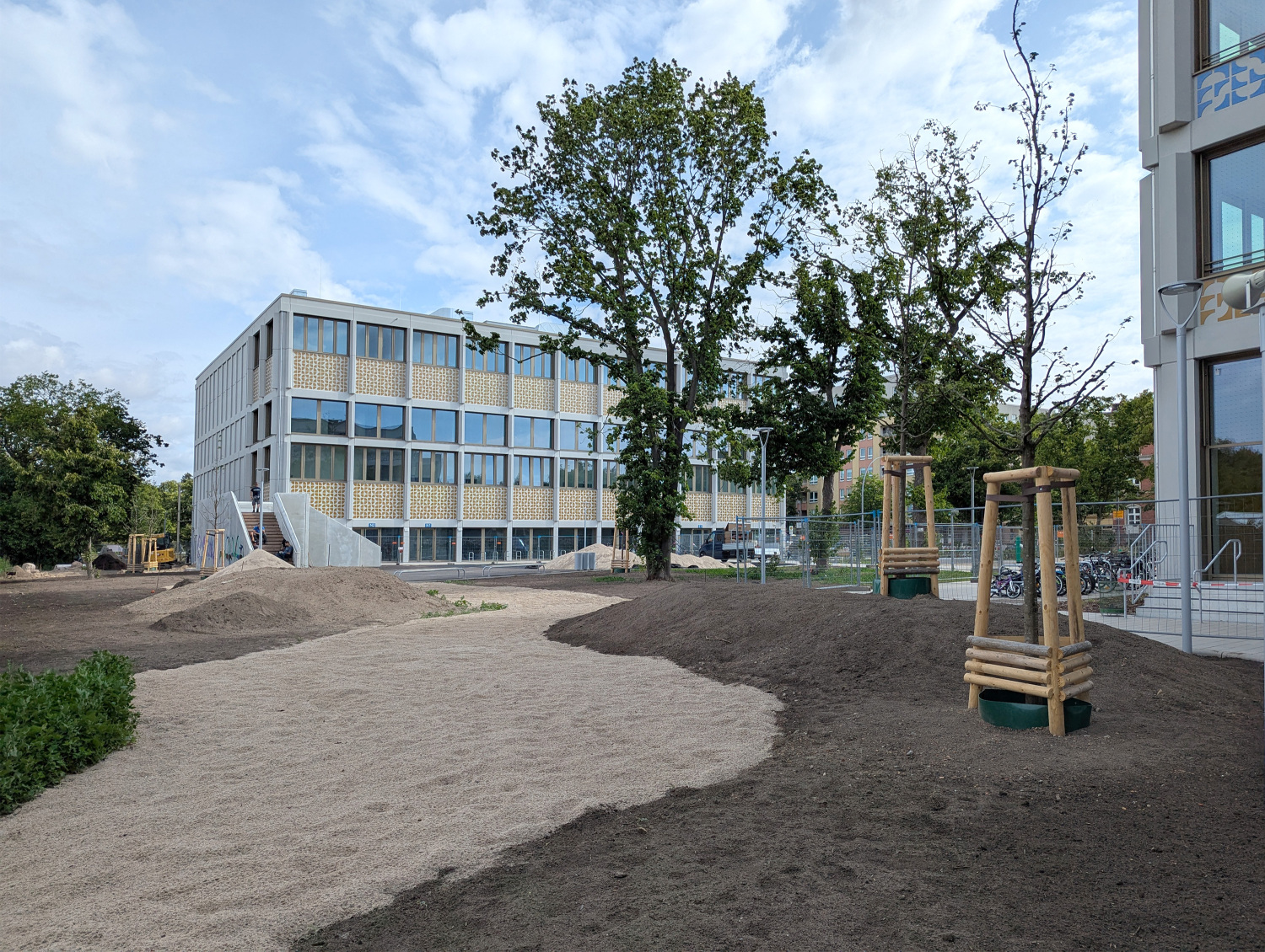 Grundschule Reinickendorfer Straße, Blick auf die Doppelsporthalle (Neubau von modularen 4-zügigen Grundschulen)