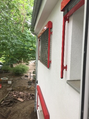 Gedämmte Fassade und neue Fenster