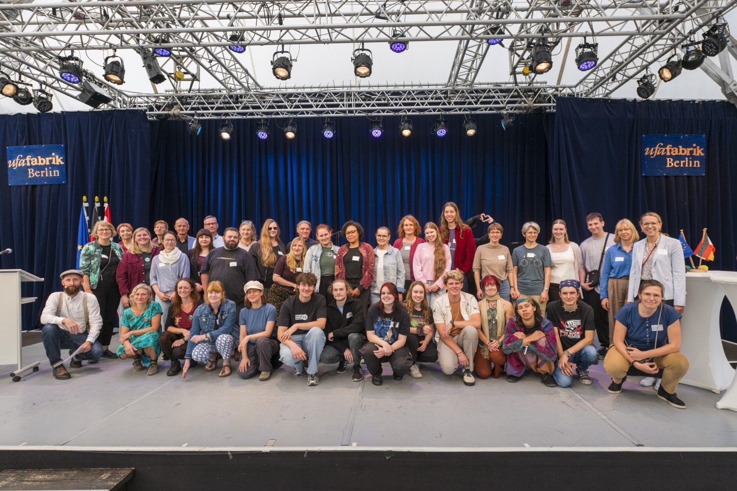 Auftakt für den FÖJ-Jahrgang 2026/2027 – Gruppenbild mit allen Beteilgten