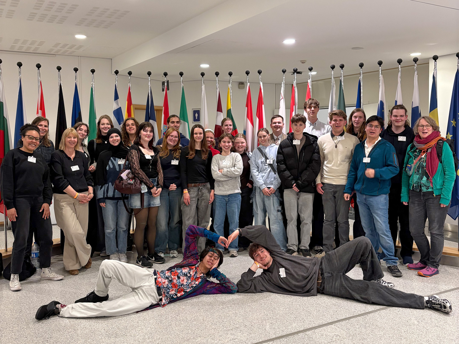 Seminarreise von 25 jungen FÖJ-Teilnehmenden nach Brüssel 2026: Gruppenbild
