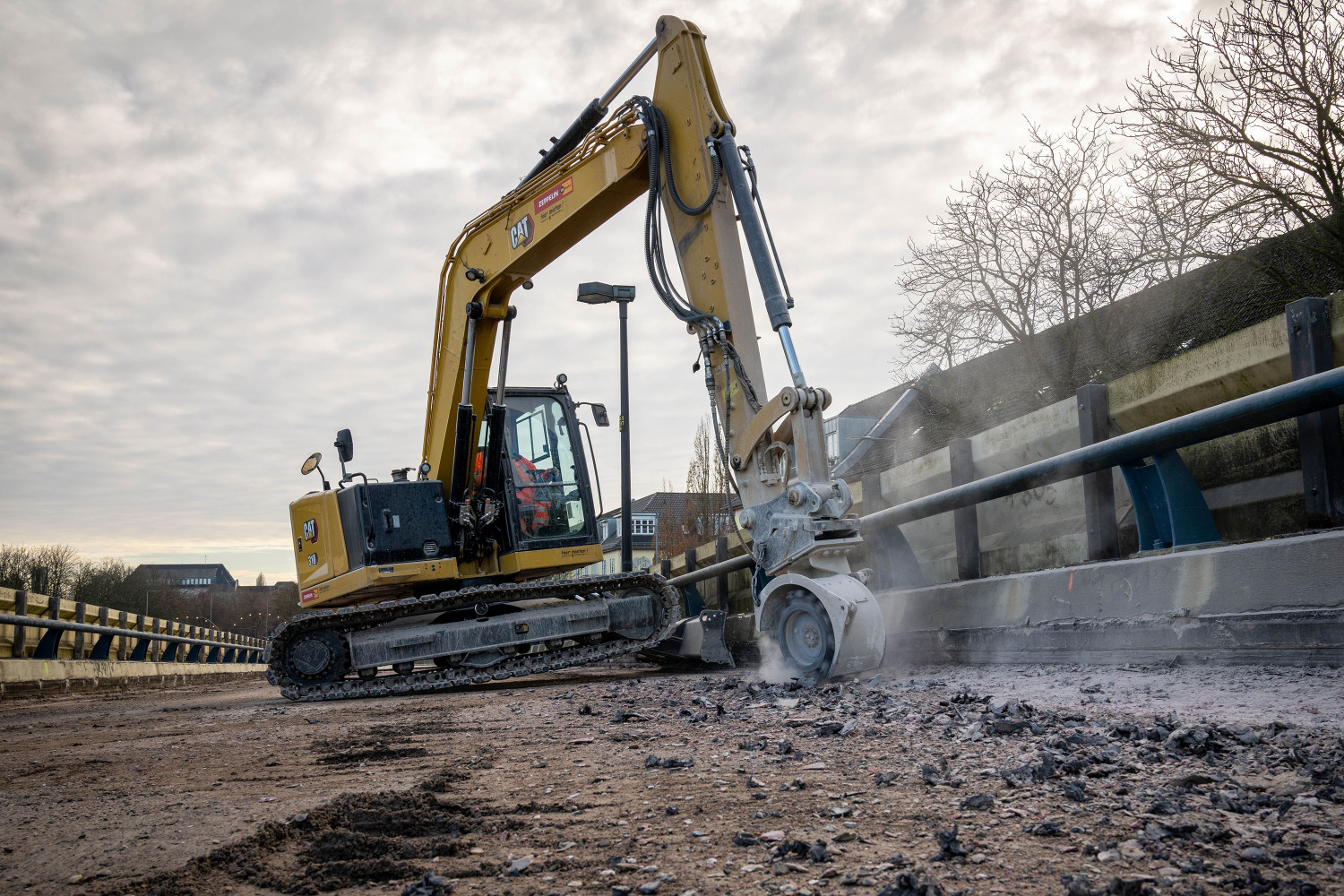 Feinfräsarbeiten, Brückenabdichtung – Straßenfräse, Dezember 2025