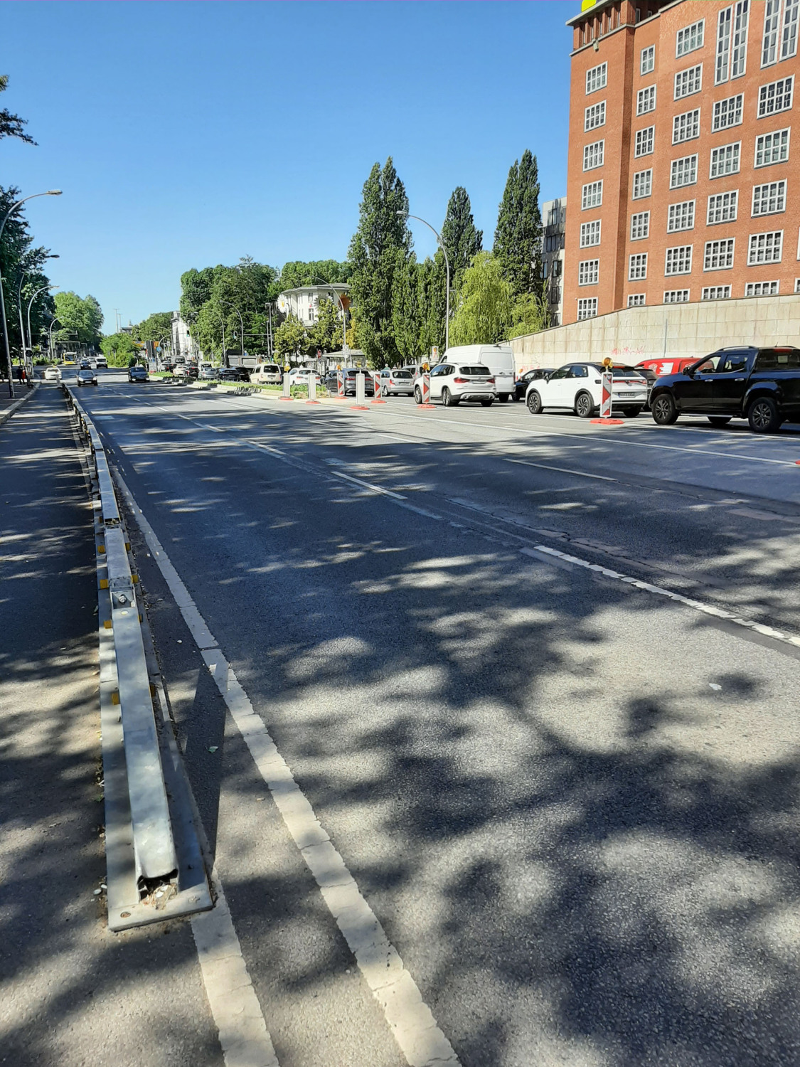 3 Fahrspuren in Richtung Friedrichshain, Juni 2026