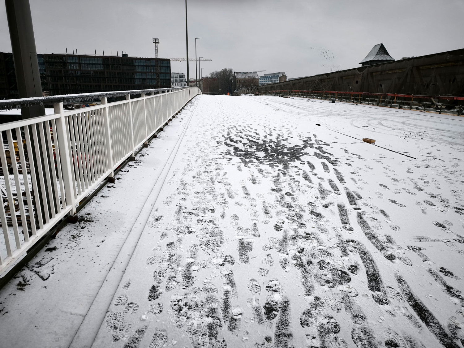 Baubehinderung durch besonders starke winterliche Witterungsbedingungen Temperaturen bis –10 Grad und starker Eisbildung / Frost, Stand Januar 2026