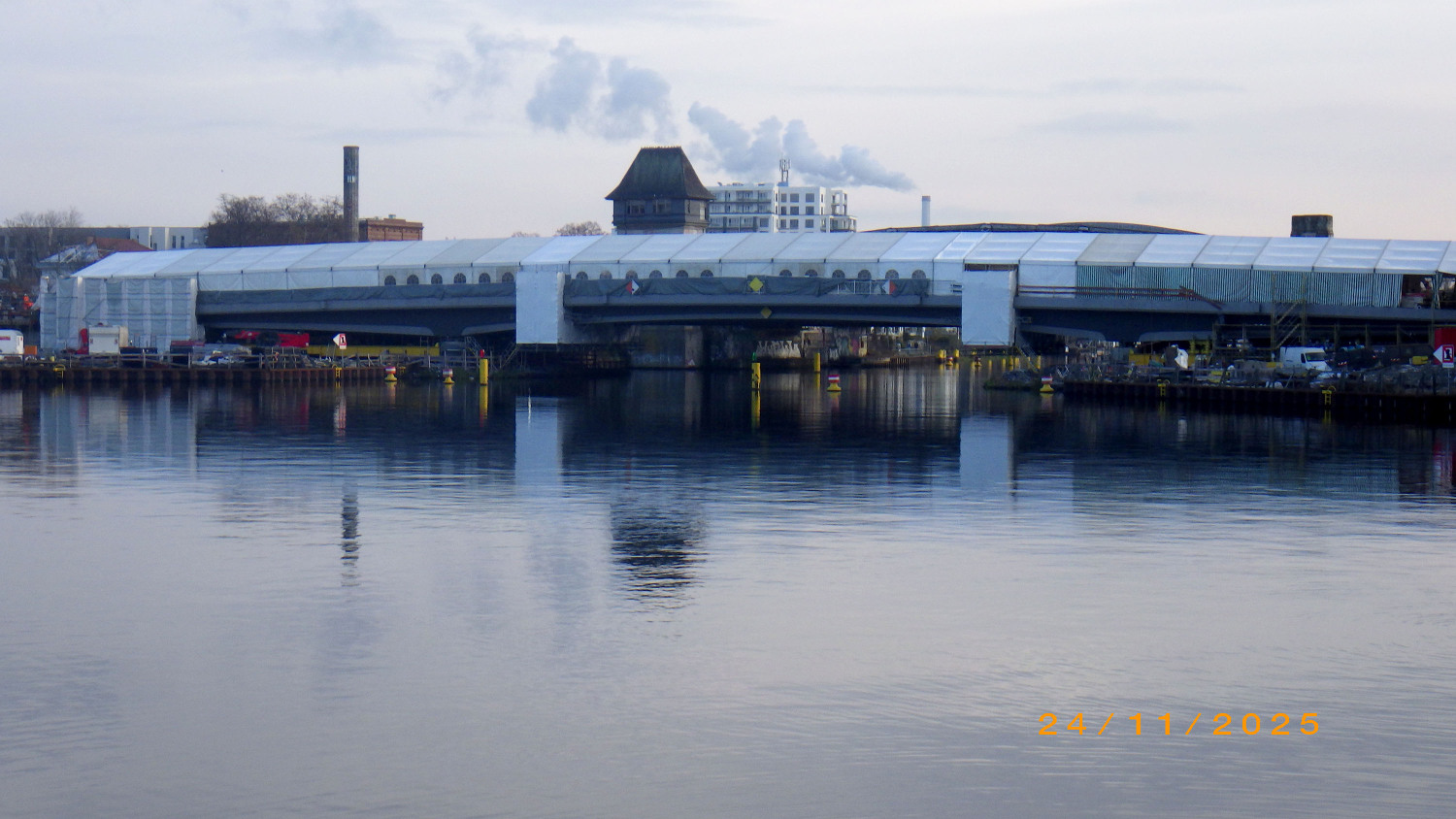 Einhausung über den Brückenquerschnitt, Stand November 2025