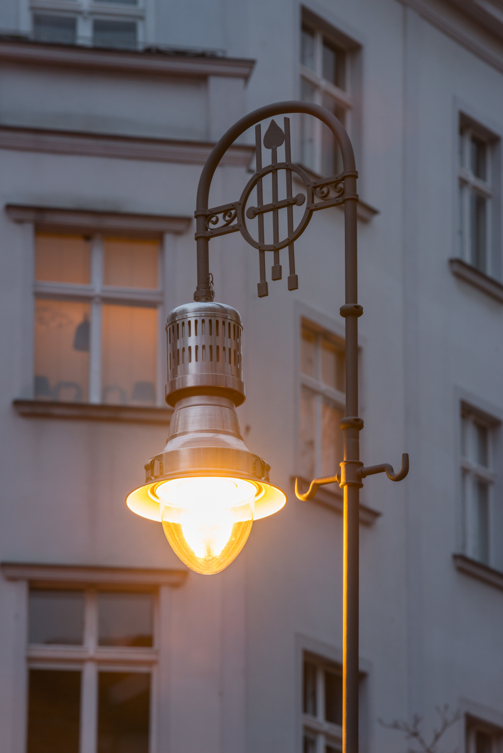 LED-Hängeleuchte am Ludwigkirchplatz