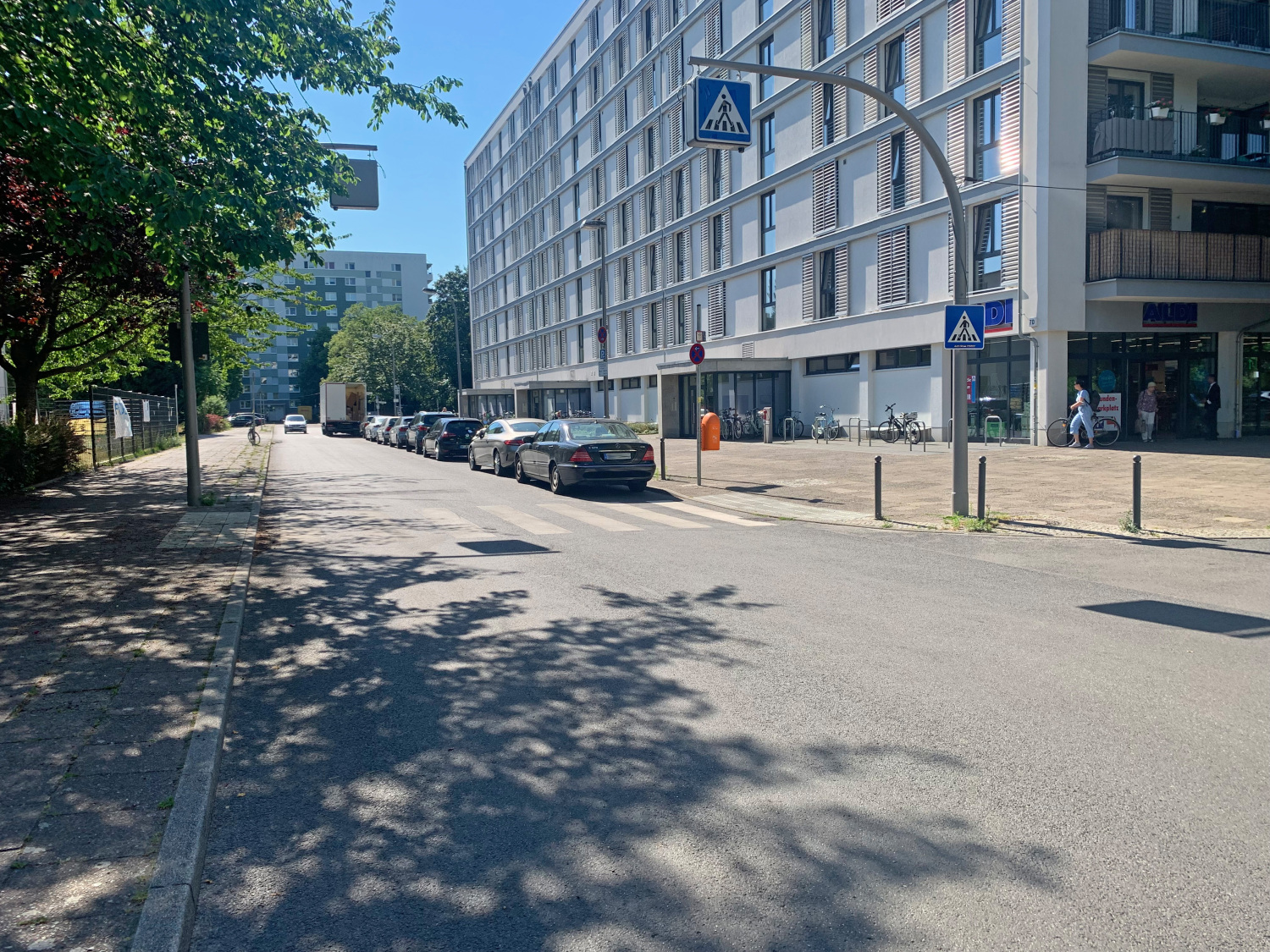 Berolinastraße – Fußgängerüberweg, Juni 2022