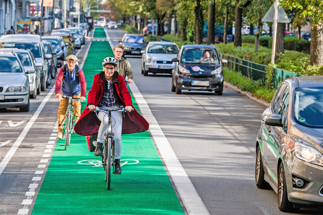 The cycling lane on Hermannstraße is working as intended! : r/berlin