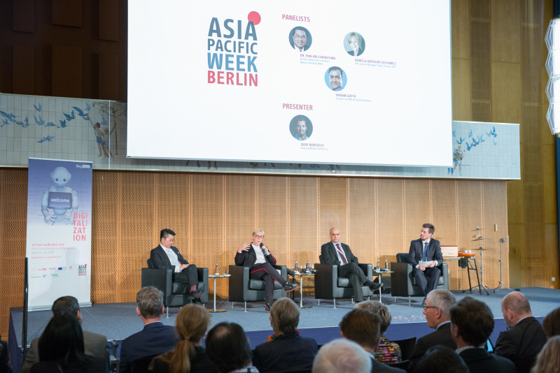 6. Panelists Am 23. April