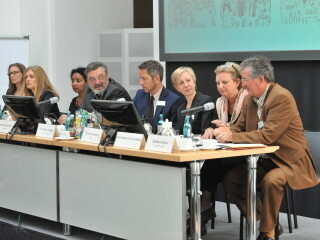 Nicola Humpert, EPIZ, Julia Eckey, IHK Berlin, Freweyni Habtemariam, FU Berlin, Klaus Brückner, Leiter Repräsentanz Berlin der GIZ, Dr. Rainer Seider, Senatsverwaltung für Wirtschaft, Silvia Fehrmann, Haus der Kulturen der Welt, Dr. Maritta Koch-Weser, Earth3000, Eckhard Bock, Senatsverwatung für Wirtschaft, Technologie und Frauen (von links nach rechts)