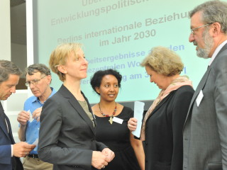 Dr. Rainer Seider, Senatsverwaltung für Wirtschaft, Technologie und Frauen, Silvia Fehrmann, Haus der Kulturen der Welt, Freweyni Habtemariam, FU Berlin, Dr. Maritta Koch-Weser, Earth3000, Klaus Brückner, Leiter Repräsentanz Berlin der GIZ