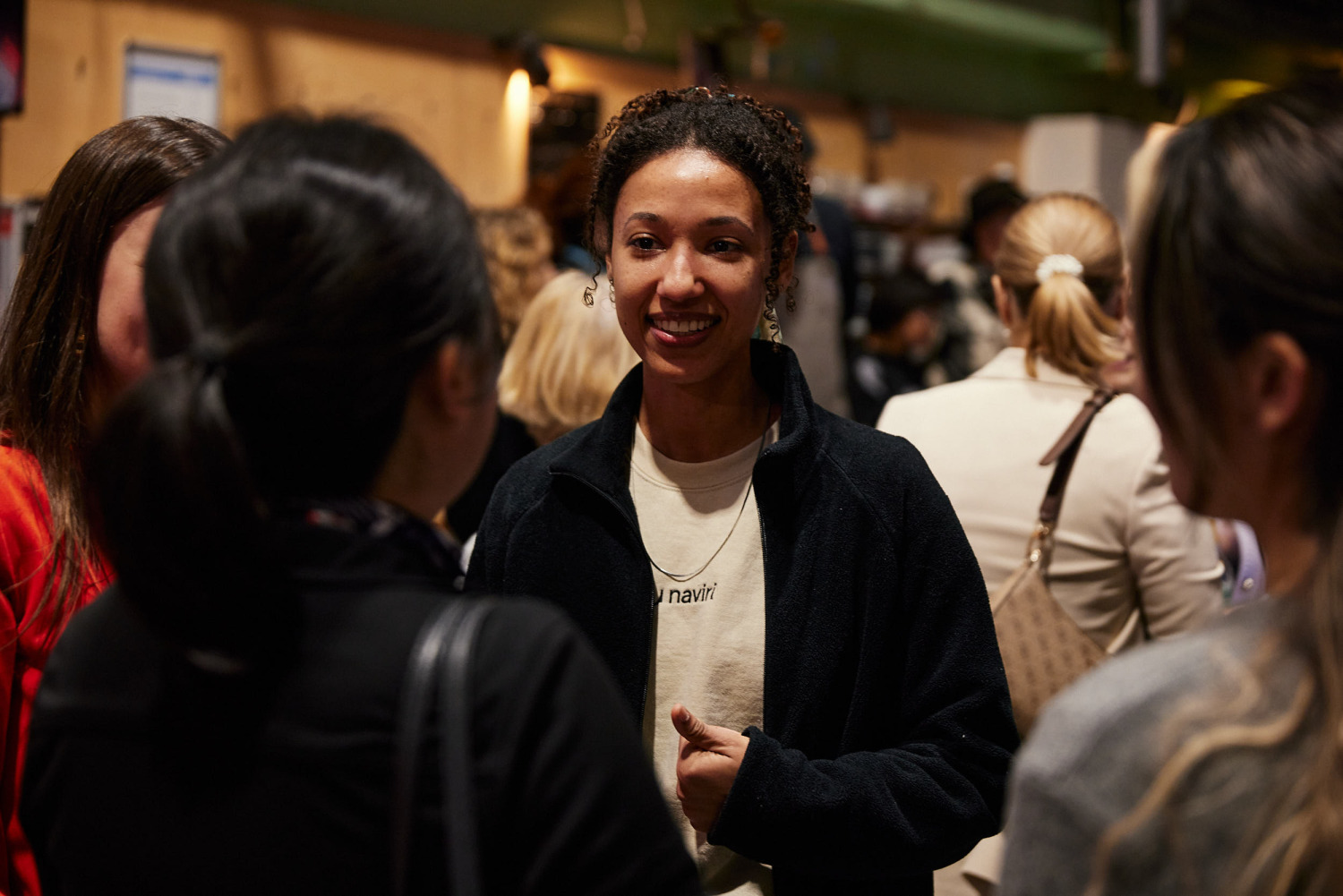 Gäste beim Networking bei der Female Capital Pitch Night 2