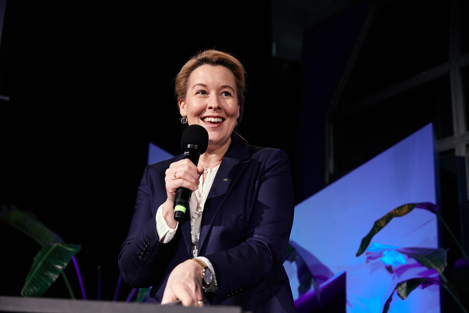 Senatorin Frau Franziska Giffey auf der Bühne