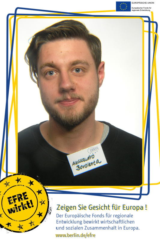 Ein Mann im Fotoboxrahmen EFRE: Zeigen Sie Gesicht für Europa!