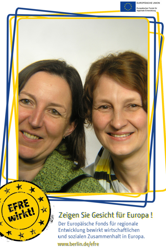 Zwei Frauen im Fotoboxrahmen EFRE: Zeigen Sie Gesicht für Europa!